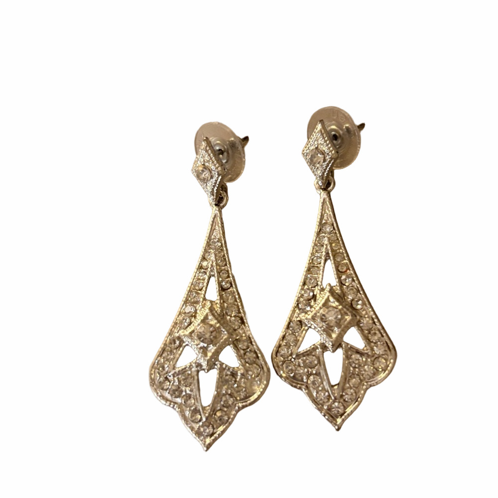 Costume Jewelry: Art deco chandelier drop earrings 1920’s bridal style.